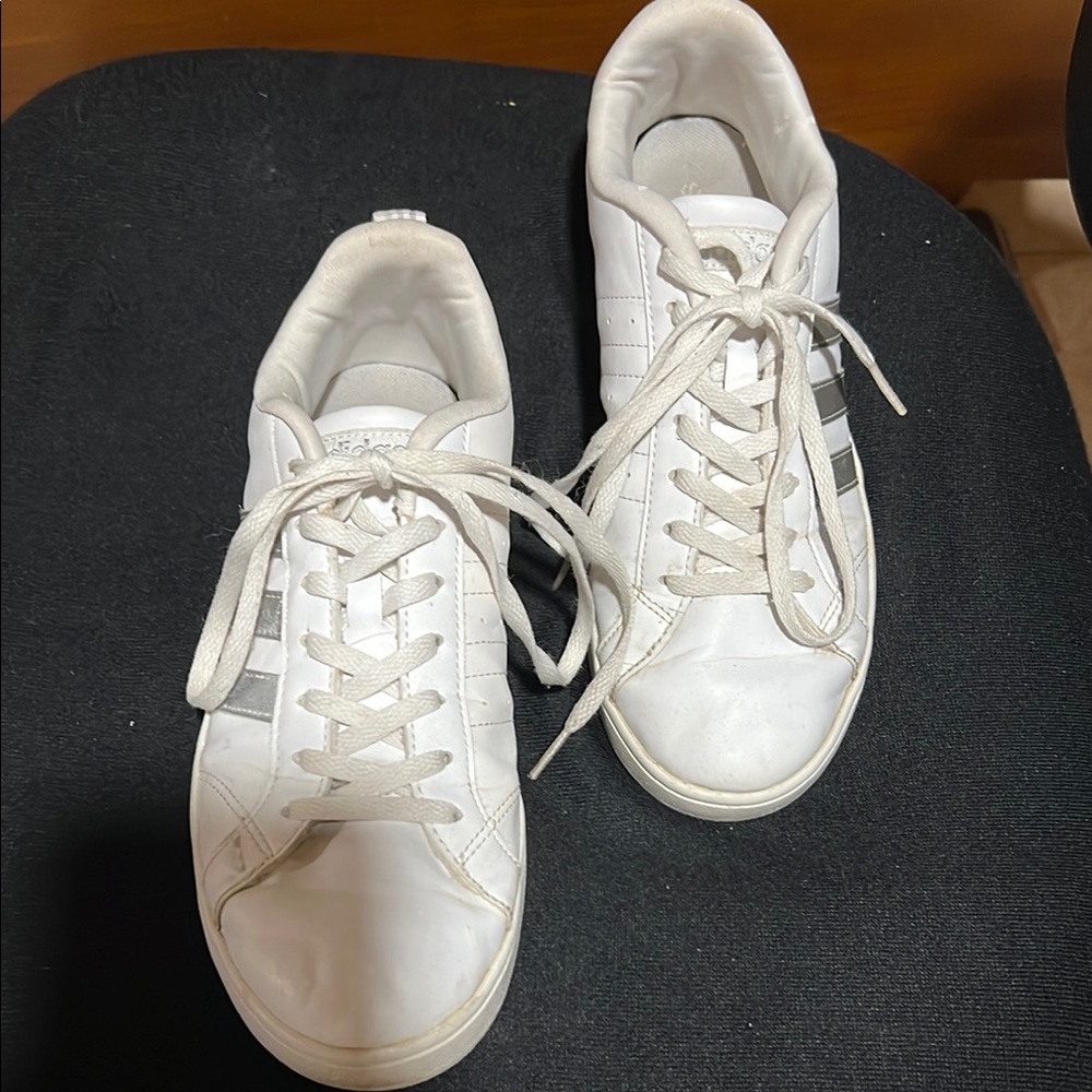 Adidas Women’s 8.5 White Silver Stripe Lace-Up Sneakers Casual Shoes